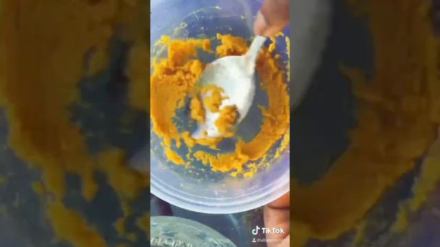 DIY Tumeric Powder! Tumeric and lemon face mask.