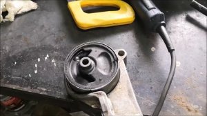 Замена передней подушки двигателя на Nissan Expert YD22DD