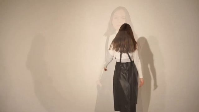 САРАФАН ИЗ ЭКОКОЖИ смотреть онлайн