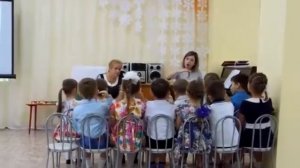 Распевка на зимнюю тематику "Снег посыпался густой" на музыкальном занятии в детском саду