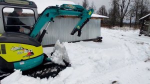 Уборка снега экскаватором