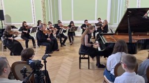 Шкенина Анастасия, и оркестр "Солисты Нижнего Новгорода". И.Беркович "Вариации на тему Паганини".