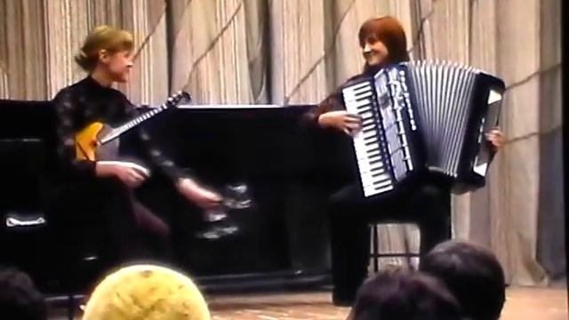 ЦЫГАНОЧКА.   Анастасия Бурмистрова (аккордеон) - Юлия Запольнова (домра)