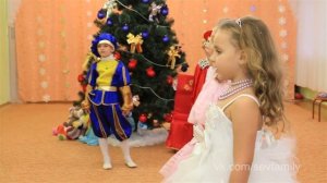 Классный новогодний утренник в садике № 111 гр4 2015год г. Севастополь