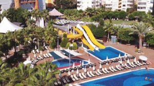 Обзор главного и старого корпуса My Home Resort / Вид территории из окон отеля