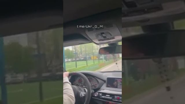 Могилизация по-украински
Сотрудники ТЦК устроили забег за очередной жертвой,парняга оказался не пром