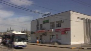 Ехал...Керчь. Улицы Блюхера-Чкалова-ватовокзал и на Войкова. Зелень лета. Новостройки .