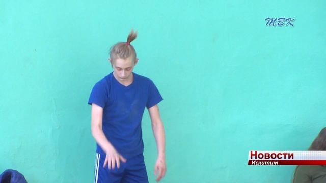 Юношеское первенство по волейболу проходит в Искитиме смотреть онлайн