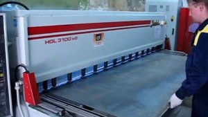 Рубка металла гильотиной