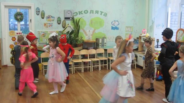 Новогодняя сказка в группе №12 смотреть онлайн