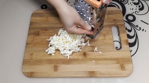 ЯИЧНЫЙ РУЛЕТ С СЫРОМ И ЧЕСНОКОМ готовится за считанные минуты!