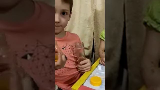 ДЕЛАЕМ СЛАЙМ САМИ. ДЕТИ ДЕЛАЮТ СЛАЙМ. ЭКСПЕРИМЕНТ.