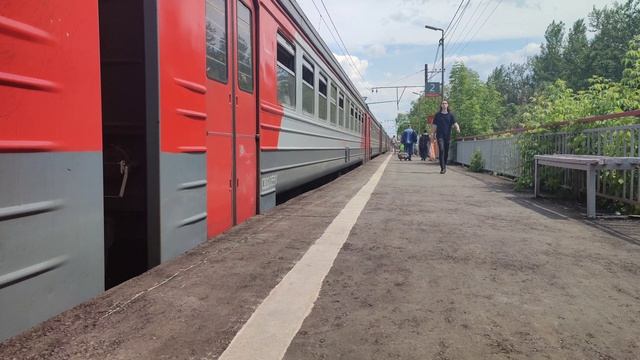 Электропоезд ЭД4М-0059 сообщение Москва-Казанская – Черусти на платформе Хрипань смотреть онлайн