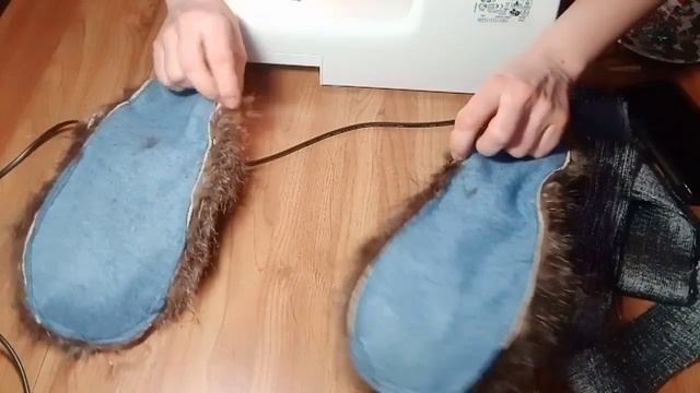 Меховые тапочки из старья.