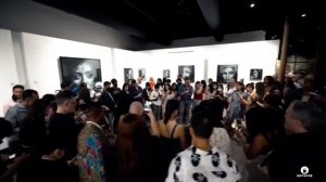 ХУДОЖНИК СОЗДАЁТ КАРТИНЫ ИЗ БИТОГО СТЕКЛА