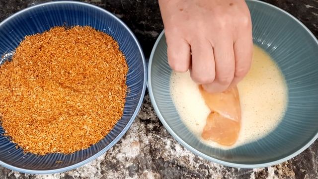 Так куриную грудку вы ещё не готовили, а зря. Сочная, вкусная , с приятным ароматом кокоса смотреть онлайн