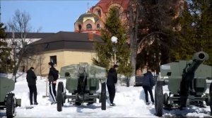 Уборка снега в парке Победы в Лаишево