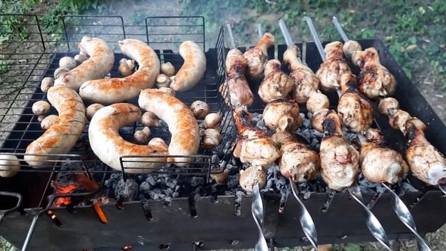 Грибы и сосиски на мангале. Село Пацана