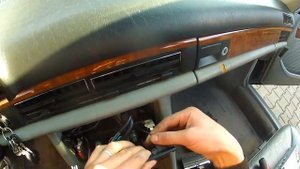 Как снять лицевую панель на Mercedes w126