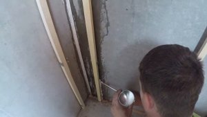 Утепляем балкон, ставим каркас под вагонку. Начинаем обивку.
