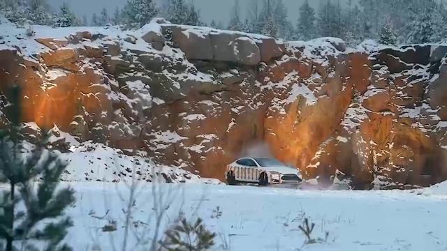 Блогер из Финляндии взорвал Tesla Model S смотреть онлайн