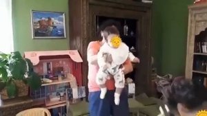 6-месячная дочь Маргариты Симоньян и Тиграна Кеосаяна  учится танцевать