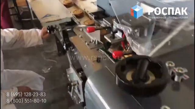 Групповая упаковка печенья в трехшовный пакет-подушку flow pack на горизонтальной упаковочной машин смотреть онлайн