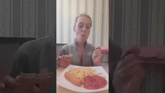 NUKBANG|МУКБАНГ|Macaroni with cheese and sausages???|Макароны с сыром и сосисками и салат из свекл смотреть онлайн