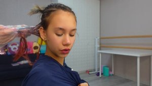 КРАШУ Волосы в ШКОЛУ? Какой Цвет КРУЧЕ? Зелёный или Чёрный?