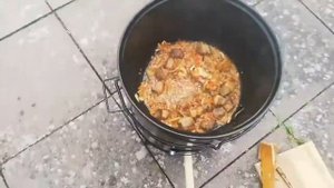 Макароны по татарски в казане на огне, очень круто и вкусно.