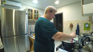 Блогер это работа, слабакам тут не место! Готовим гороховый суп с копчёностями на ужин! Влог