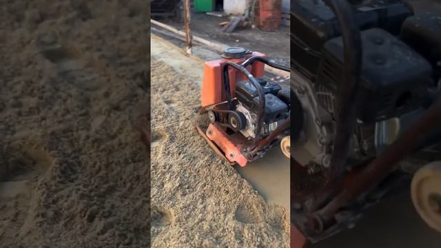 Подготовка почвы к укладке тротуарной плитки #брусчатка #тротуарнаяплитка смотреть онлайн