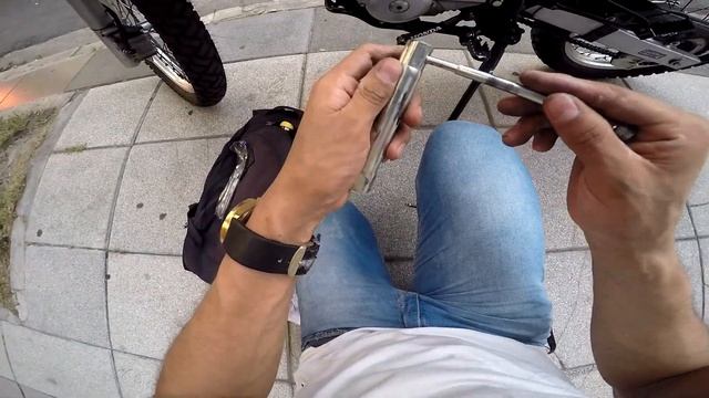 CAMBIO DE BUJIA Y FILTRO DE AIRE - HONDA TORNADO XR250 смотреть онлайн