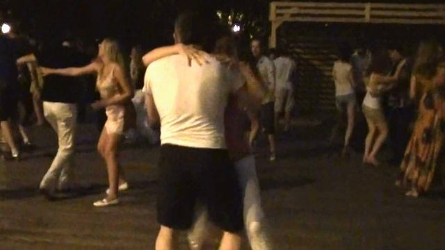 Bachata Artem & Elena park Gorkogo night Moscow 31.07.2012 dancing school "Sierra Maestra" смотреть онлайн