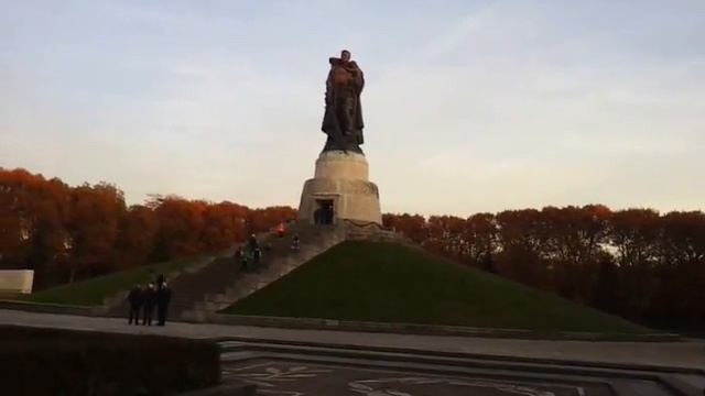 Монумент «Воину-освободителю» в Трептов-парке