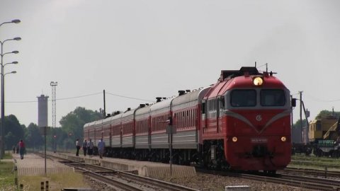 Тепловоз М62К-1091 с пассажирским поездом / M62K-1091 with a passenger train