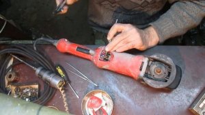 Неравномерный износ щёток Milwaukee AP 12 E