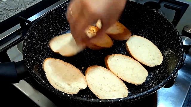ГОРЯЧИЕ БУТЕРБРОДЫ С ЧЕСНОЧНЫМ МАСЛОМ И СЫРОМ. Вкусная закуска