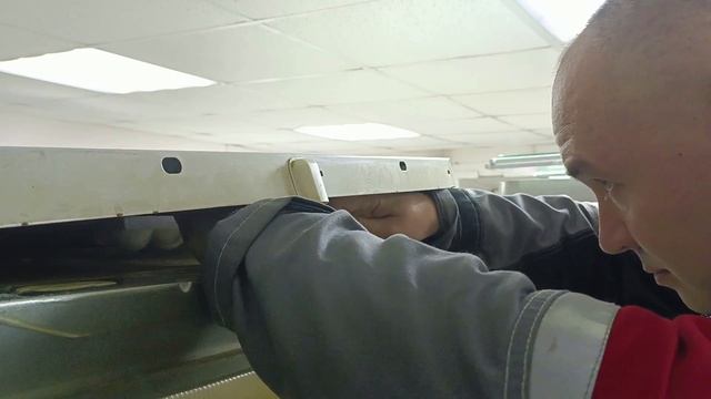 Замена испарителя на одно компрессорном холодильнике Indesit, видео инструкция. смотреть онлайн