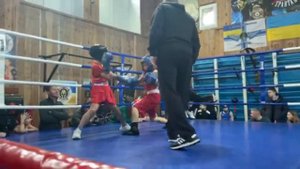 Спаринг бокс 9 лет Ваня в чёрных боксерках