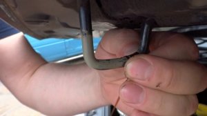 Устранение дребезжания замка капота на Рено Логан.