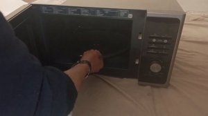 Распаковка микроволновой печи Samsung MS23F302TAS