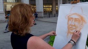#Ukrainian #PortraitArtist Maryna Hoian #draws Chris Krzentz in downtown #Chicago (Aug 3, 2016)