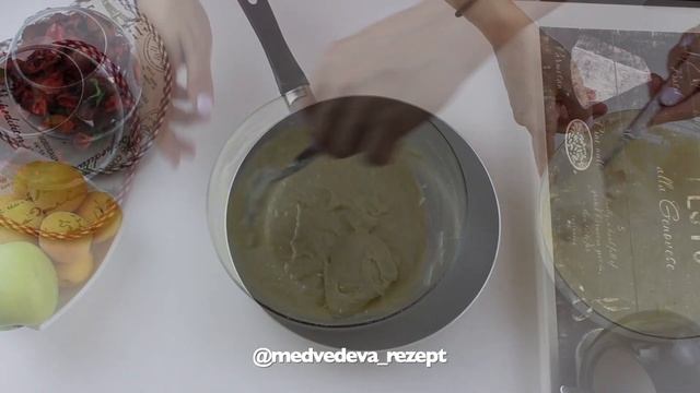 ПЫШНЫЕ ОЛАДЬИ/КЛАССИЧЕСКИЙ РЕЦЕПТ ПЫШНЫХ ОЛАДИЙ НА КЕФИРЕ/ВКУСНО И ПРОСТО/ #МЕДВЕДЕВАРЕЦЕПТ
