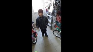 Мальчишка хотел купить велосипед за 3 Рубля...