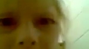 шок!!!!! девочка какает в туалете!!?!!!