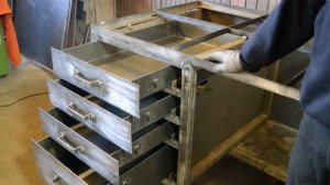 Верстак. Cлесарный стол.