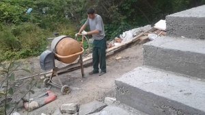 Горе строители