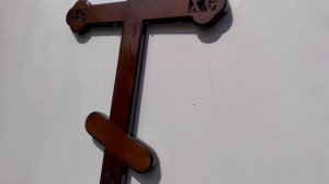 Изготовление деревянных крестов .