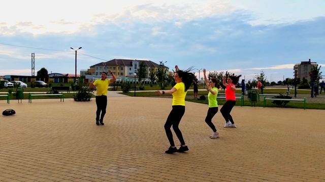 Такие горячие фитнес танцы, как зумба-обеспечивают отличную аэробную нагрузку. смотреть онлайн